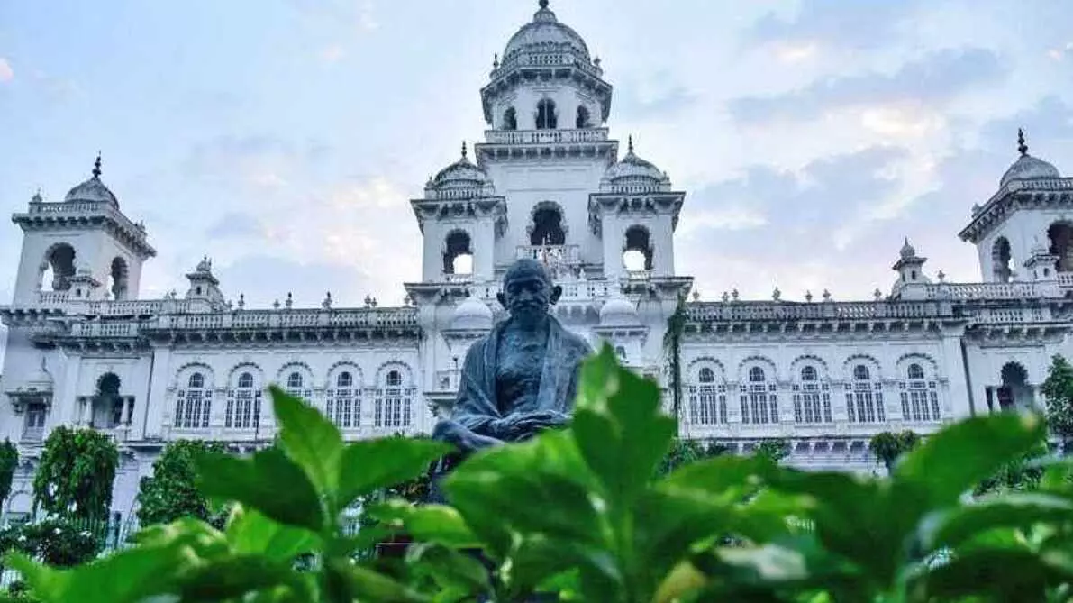 తెలంగాణ రాజకీయాల్లో ఈ తిట్లేమిటి? ఈ భాష ఏమిటి?