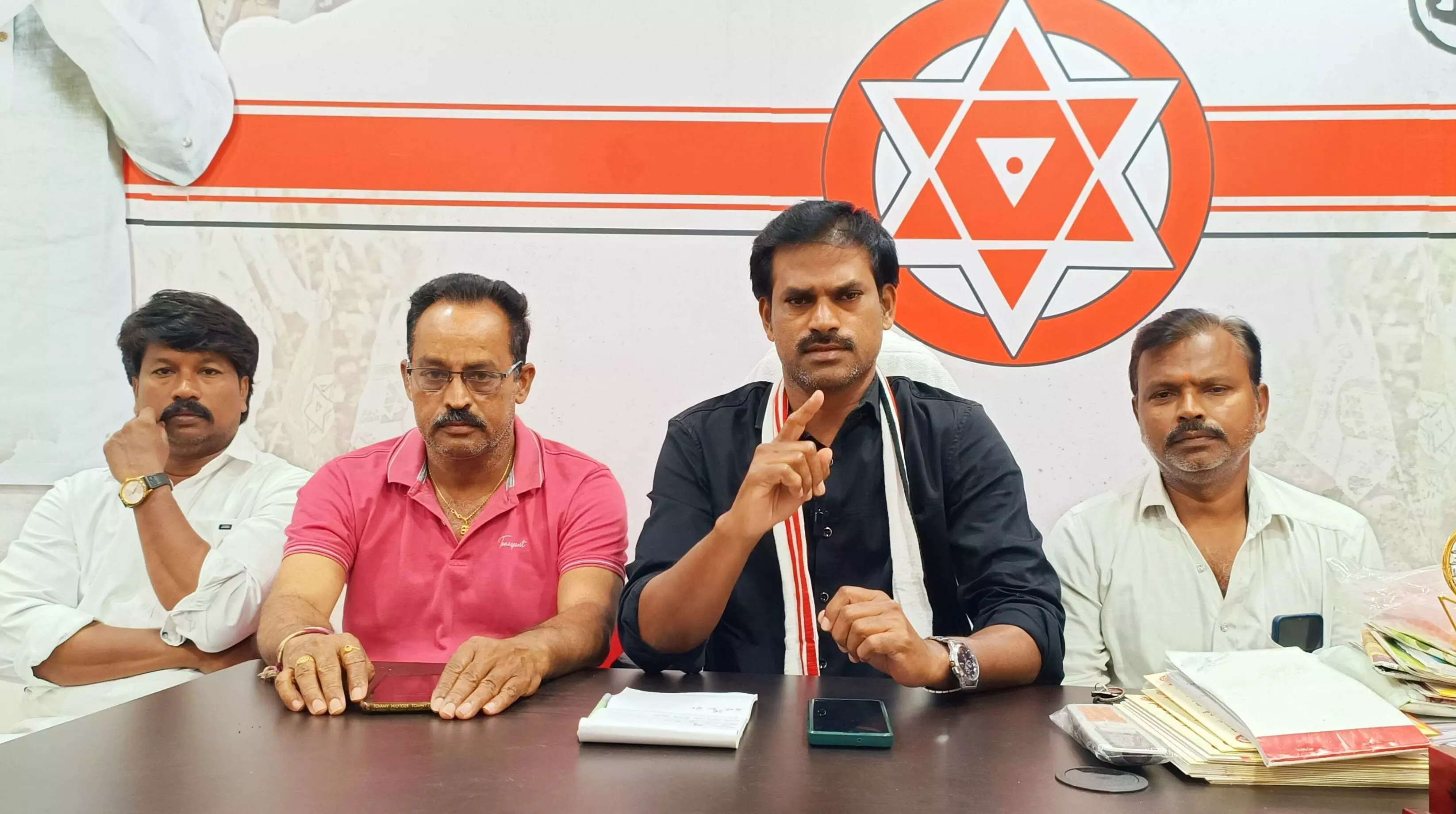 పోతిన మహేష్ తన రాజకీయ సమాధి తానే కట్టుకున్నాడు