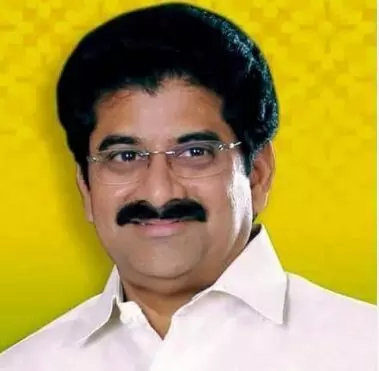 సీటు నీదే పార్టీ మారుతున్నావు!