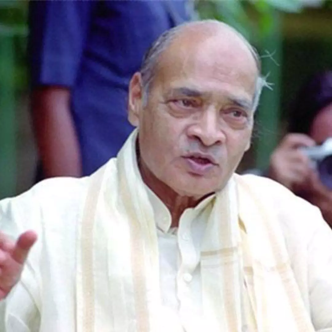 పీవీ విగ్రహంతో బీజేపీ రాజకీయం చేస్తోందా..? పీవీ విగ్రహంతో బీజేపీ రాజకీయం చేస్తోందా..?
