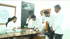 నామినేషన్ దాఖలు చేసిన జగన్