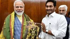 మోదీ మత రాజకీయాలు.. జగన్‌ కుల రాజకీయాలు..