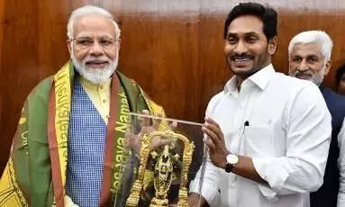 మోదీ మత రాజకీయాలు.. జగన్‌ కుల రాజకీయాలు..