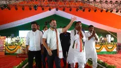 స్త్రీలకి ఏడాదికి రూ.లక్ష.. తెలంగాణలో కాంగ్రెస్ ప్రకటన