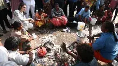 వారు ఎన్నికలప్పుడే కనిపిస్తారు