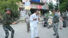 పరిగెత్త లేకపోతే లాఠీలతో చితకబాదుతారా?