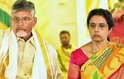 పుణ్యక్షేత్రాలకు బాబు.. విదేశాలకు జగన్‌