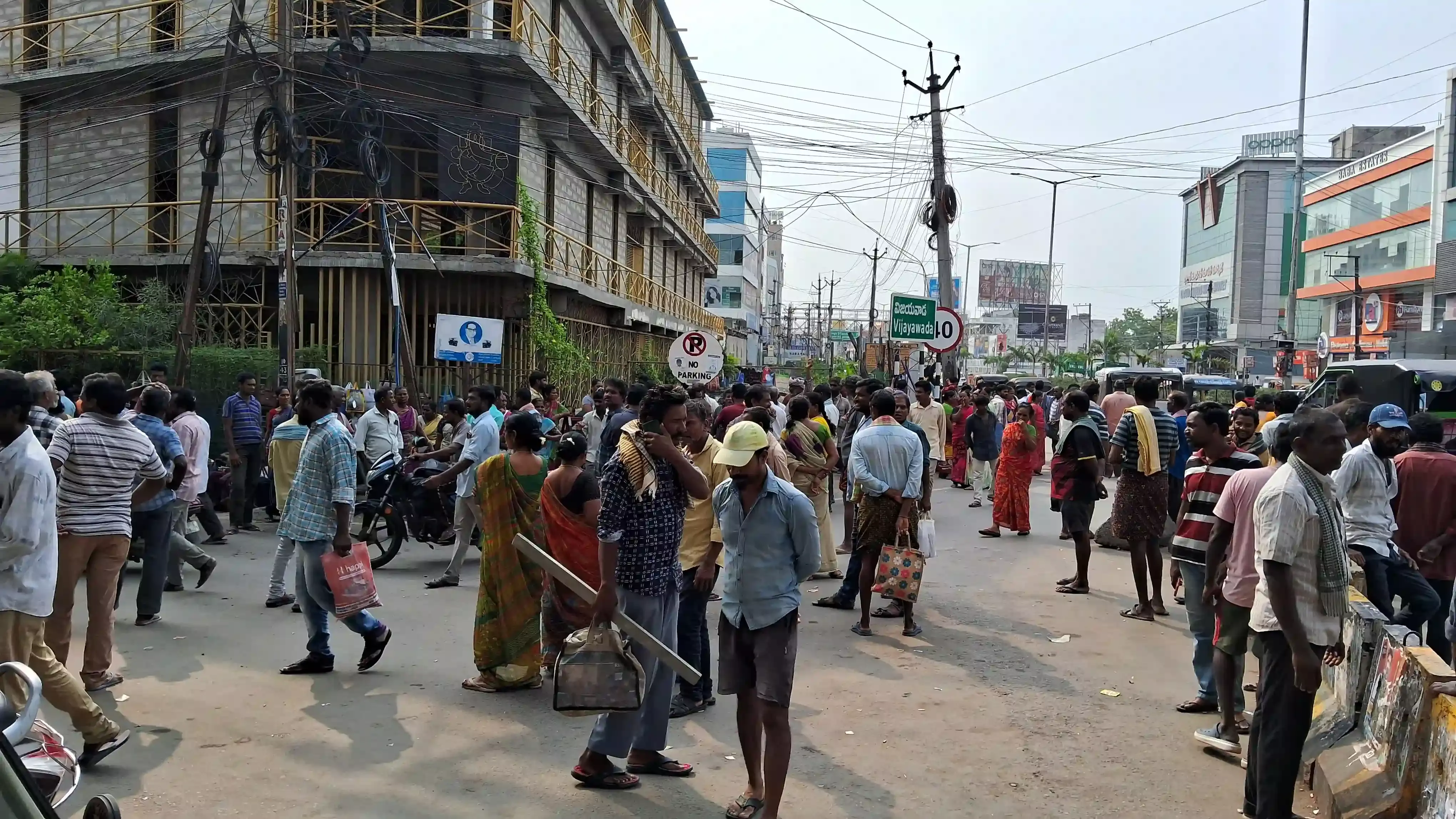 శాండ్‌ మాఫియా గుప్పెట అడ్డా కూలీల గిలగిల !