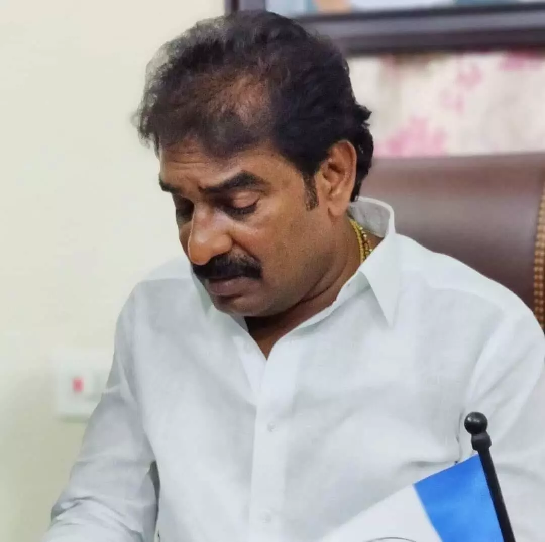 పోలీసుల నిఘాలోనే పిన్నెల్లి