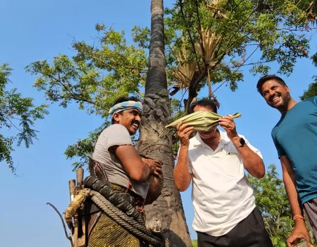 రారమ్మని పిలిచె నీరా’