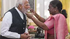 ఎన్నికల్లో సీట్లు తగ్గిన విజయోత్సవాలా అంటూ సెటైర్లు వేసిన..