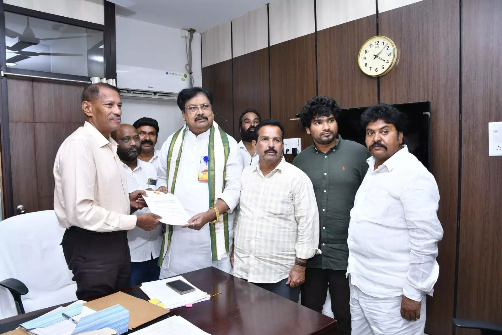 టీచర్ల బదిలీల కోసం బొత్స సత్యనారాయణ లంచాలు తీసుకున్నారా..?