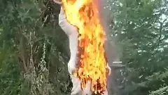 వైఎస్ఆర్ విగ్రహానికి నిప్పు.. పెట్టిందెవరో..!