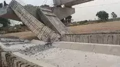 తెలంగాణలో బీహార్ పరిస్థితులు,పర్సంటేజీలతో  కూలిపోయిన 4 వంతెనలు