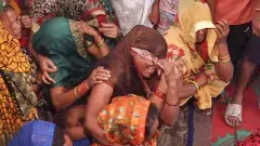 యూపీ: పోలీసుల ముందు లొంగిపోయిన హత్రాస్ నిందితుడు