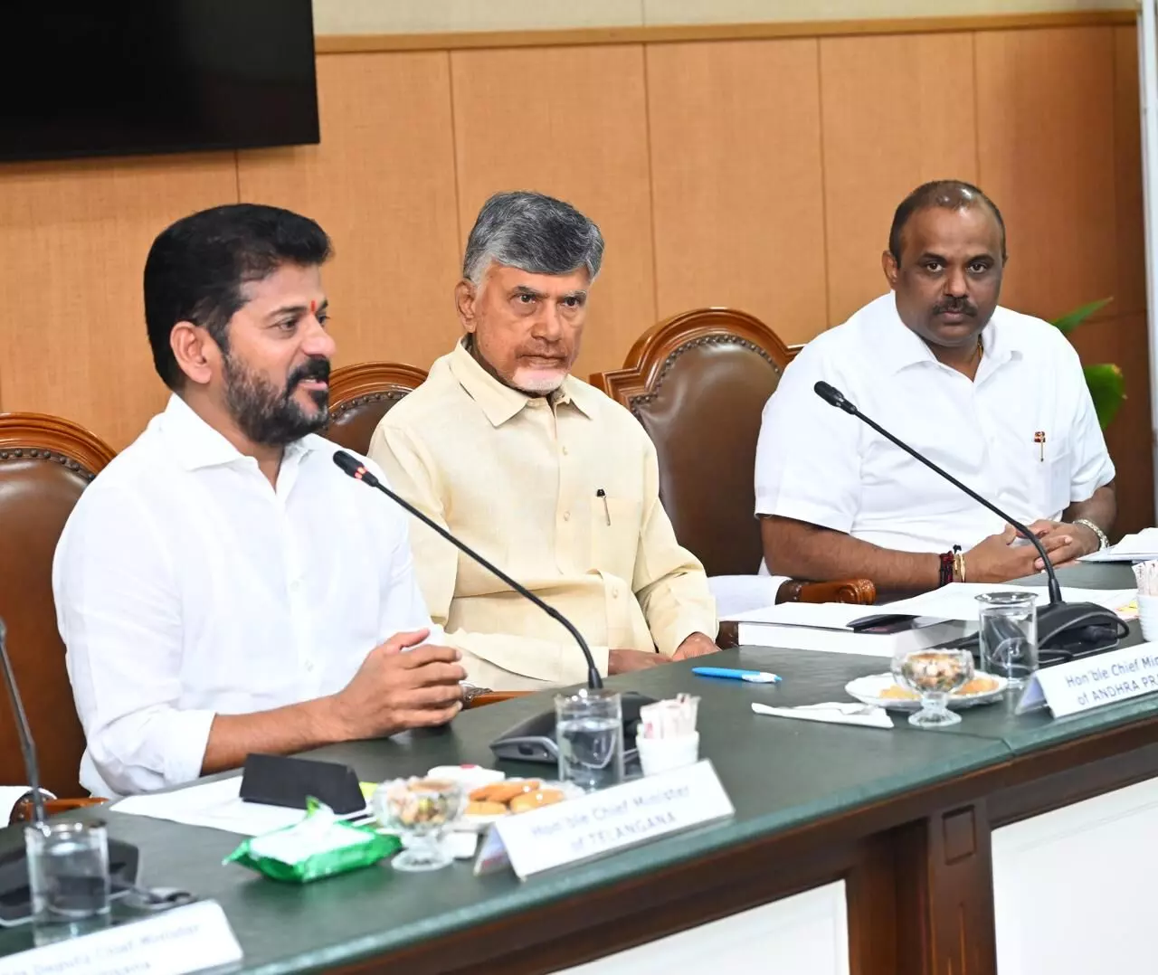 Revanth and Chandrababu|ఏపీ మంత్రిపై తెలంగాణా ప్రభుత్వం నిఘా ? Revanth and Chandrababu|ఏపీ మంత్రిపై తెలంగాణా ప్రభుత్వం నిఘా ?