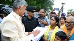 అందుకేనా చంద్రబాబు తన కాళ్ళకు మొక్కొద్దన్నారు!