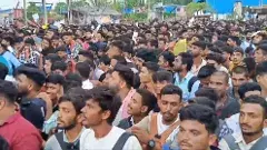 లోడర్ జాబ్ ల కోసం ఉన్నత విద్యావంతులు.. గంటల తరబడి క్యూలైన్ లో..