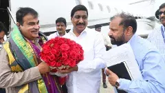 ఏపీకి చేరుకున్న కేంద్ర మంత్రి.. ఆ ప్రాజెక్ట్‌లపై చర్చ