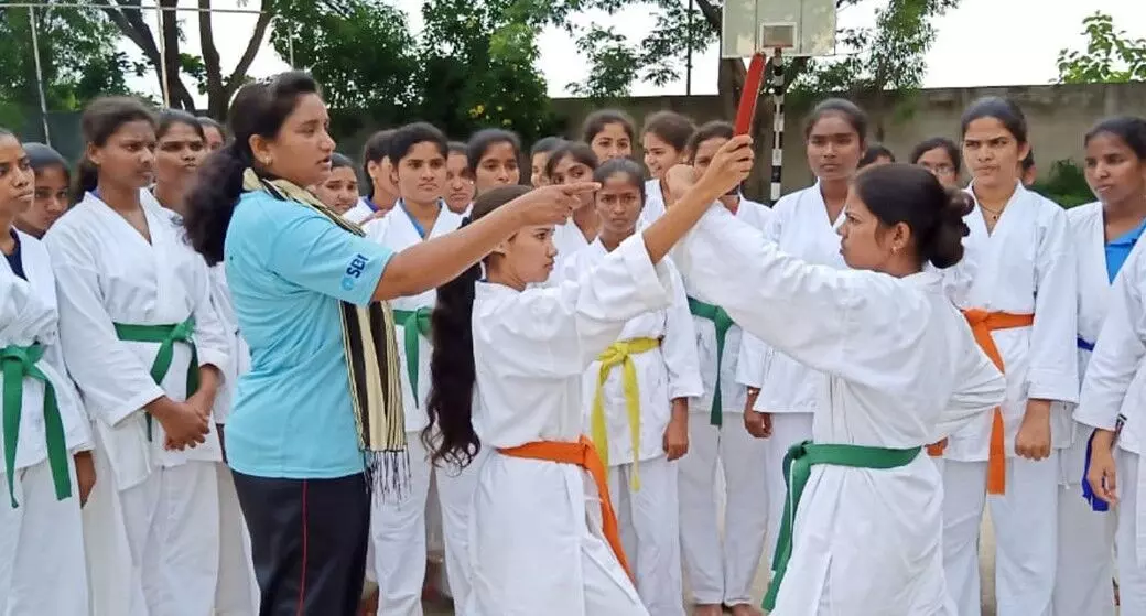 ఆడపడచుల ఆత్మరక్షణకు శిక్షణ,అదే  మా లక్ష్యం అంటున్న కరాటే కపుల్స్