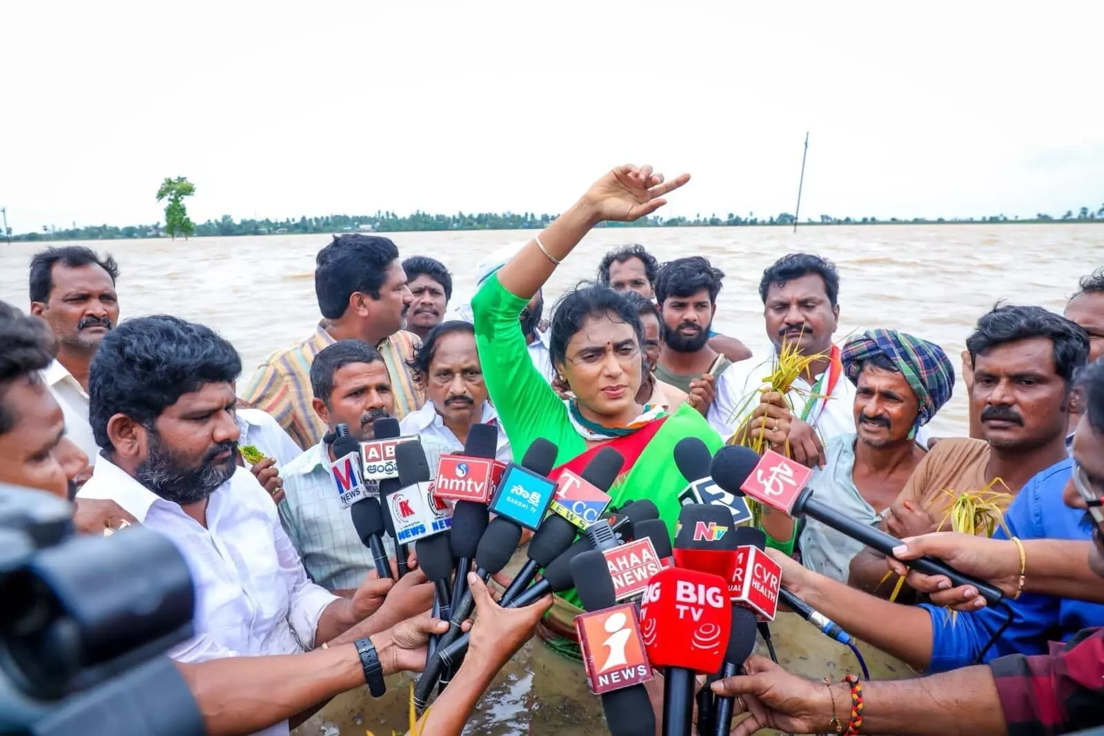 ఓడినా జగన్‌ను వదలని షర్మిల.. అందుకోసమేనా?