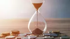 బ్యాంకుల్లో క్షీణిస్తున్న డిపాజిట్లు.. ఆర్బీఐ గవర్నర్ ఆందోళన.. కారణం ?