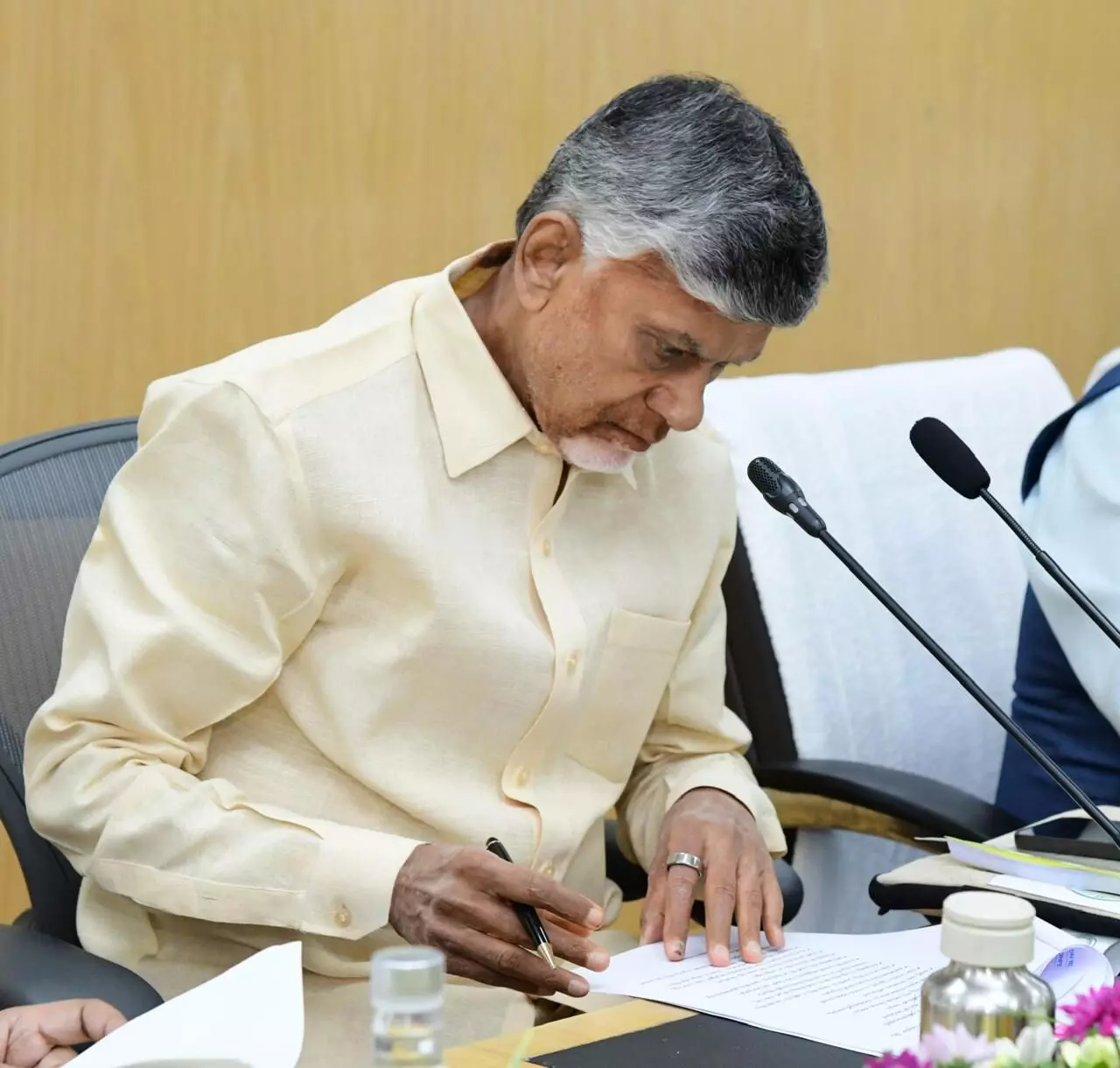 ఏపీలో పూటగడవని వారు ఎంత మంది ఉన్నారో తెలుసా?