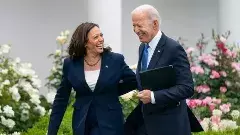 కమలా హ్యారిస్ కు ఎన్నికల బ్యాటన్ అందించిన బైడెన్