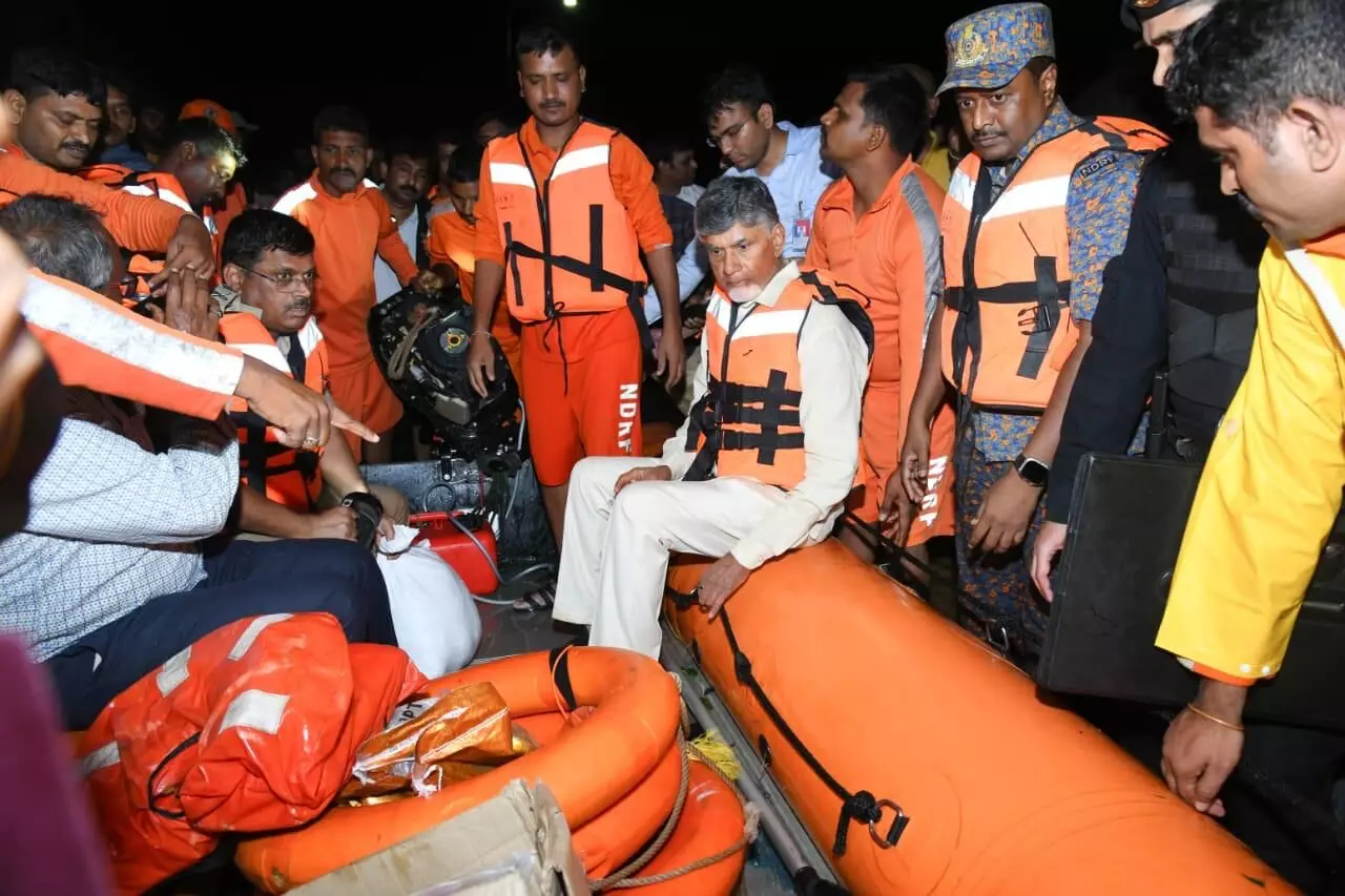 అర్ధరాత్రి కృష్ణలంక మునిగింది