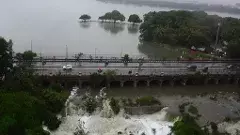 సిటీని ముంచుతున్నదంతా నేతల ఫామ్ హౌస్ లు, ఇల్లీగల్ కాంప్లెక్సులే