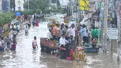 ప్రజలకు సాయం అందించడంలో అధికారులు విఫలం