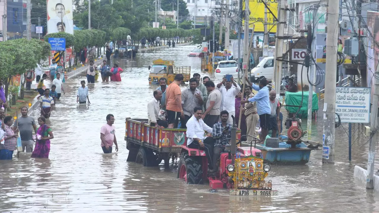 ప్రజలకు సాయం అందించడంలో అధికారులు విఫలం