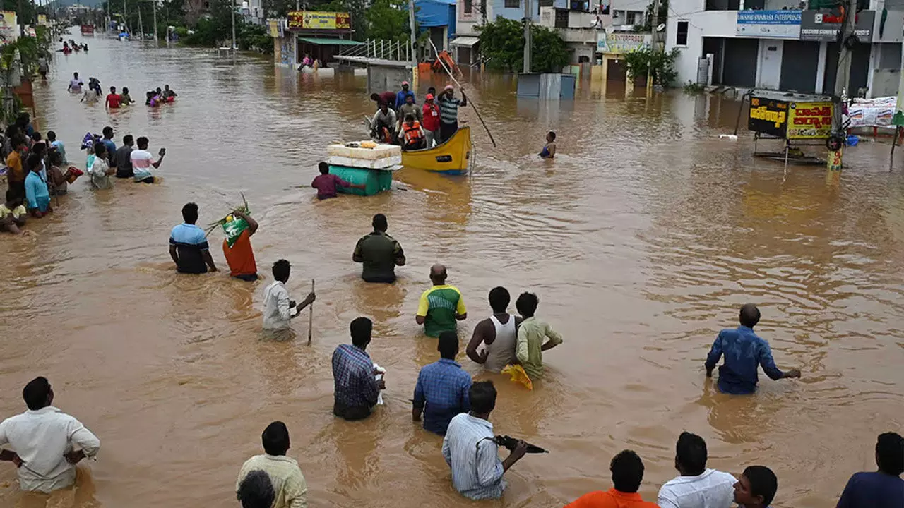 వరద మృతులకు పరిహారం ప్రకటించిన సీఎం.. ఏపీకి భారీ విరాళాలు..