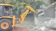 కొనసాగుతున్న హైడ్రా బుల్‌డోజింగ్: డైవర్షన్ పాలిటిక్స్ అంటున్న బీఆర్ఎస్