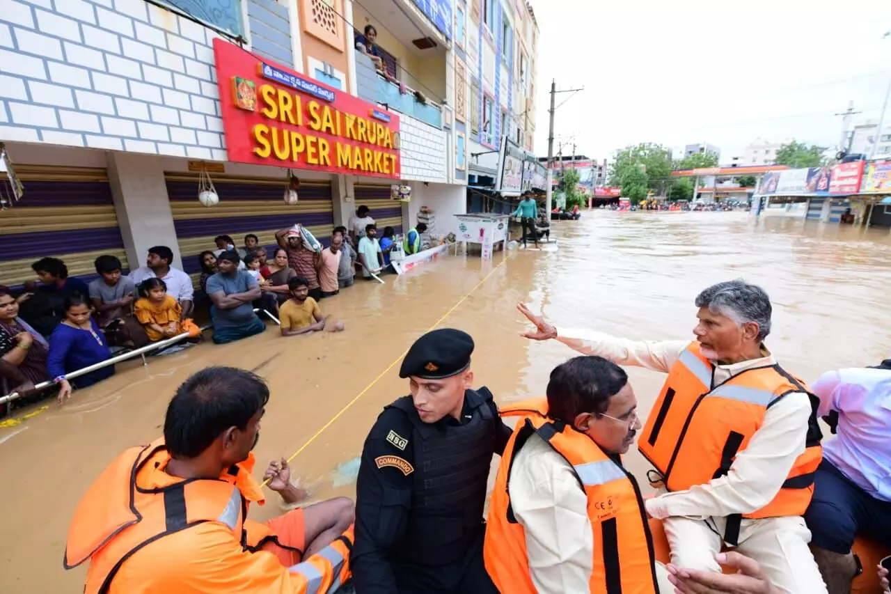 వరద-బురదలో ప్రతిపక్షాలు చేయాల్సిందేమిటి?