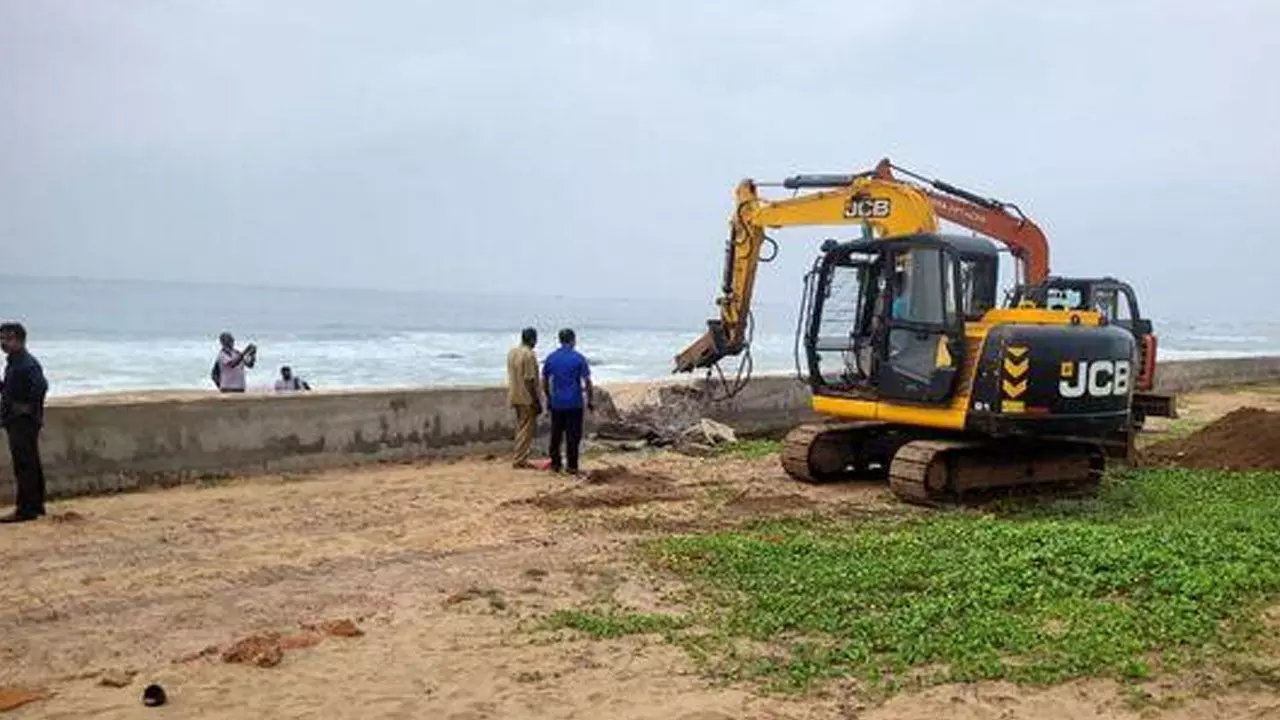 విజయసాయిరెడ్డి కుమార్తె నిర్మాణాల తొలగింపు.. గెలిచిన జనసేన కార్పొరేటర్