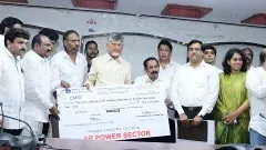 వరద బాధితులకు విద్యుత్ ఉద్యోగుల రూ.10.61 కోట్ల విరాళం