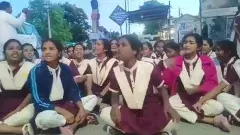 పీఈటీ వేధింపులపై  ఆగ్రహం, గురుకుల విద్యార్థినుల ఆందోళన