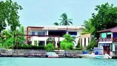 బుడమేరు సరే.. కరకట్ట అక్రమ కట్టడాలను కూలుస్తారా?