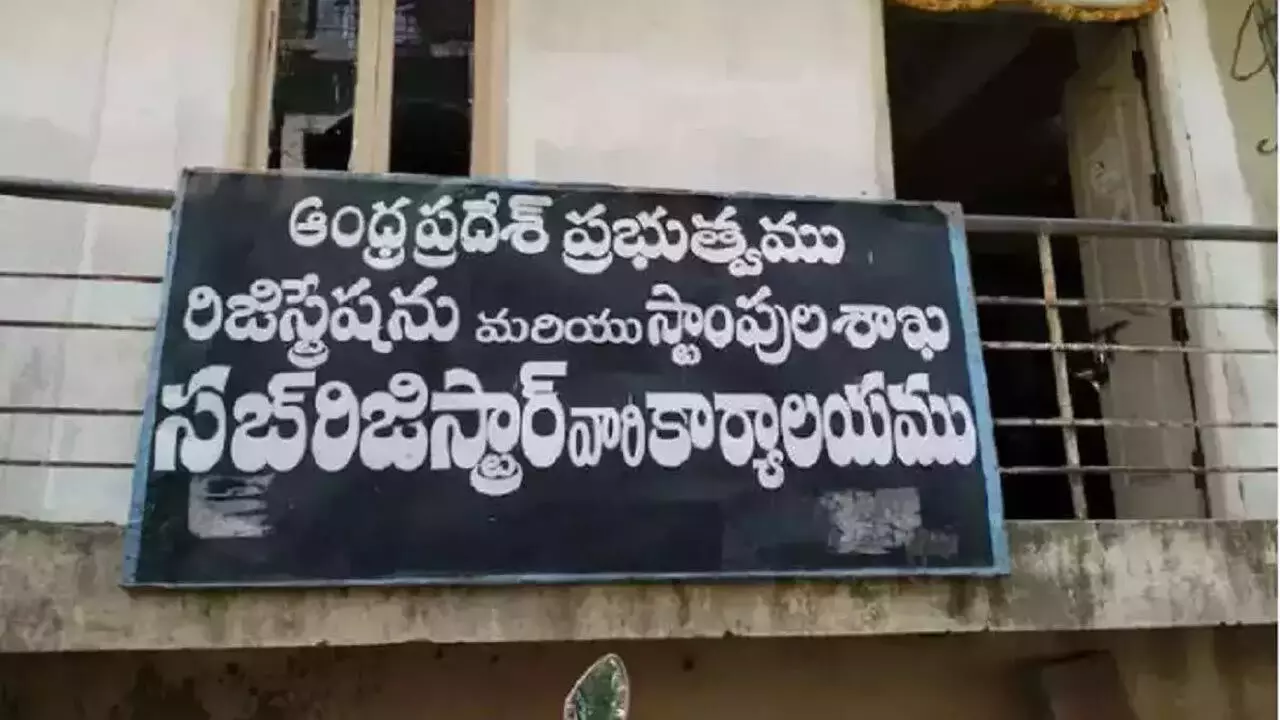 నేల రాలిన రిజిస్ట్రార్ల రాచరిక దర్పం.. ఇంతకీ ఈ గొప్ప ఎప్పుడు మొదలైందంటే..?