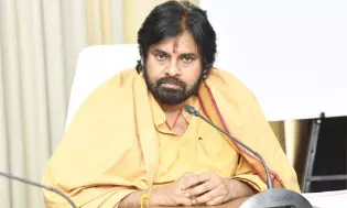 తూచ్.. జగన్ తప్పేమీ లేదని పవన్ ఎందుకన్నారు? చక్రం తిప్పిందెవరు?