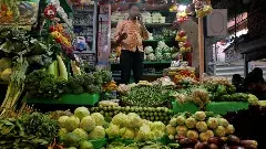 నిత్యావసర సరుకుల ధరలు పెరుగుతుంటే ప్రభుత్వాలకు పట్టదా ?