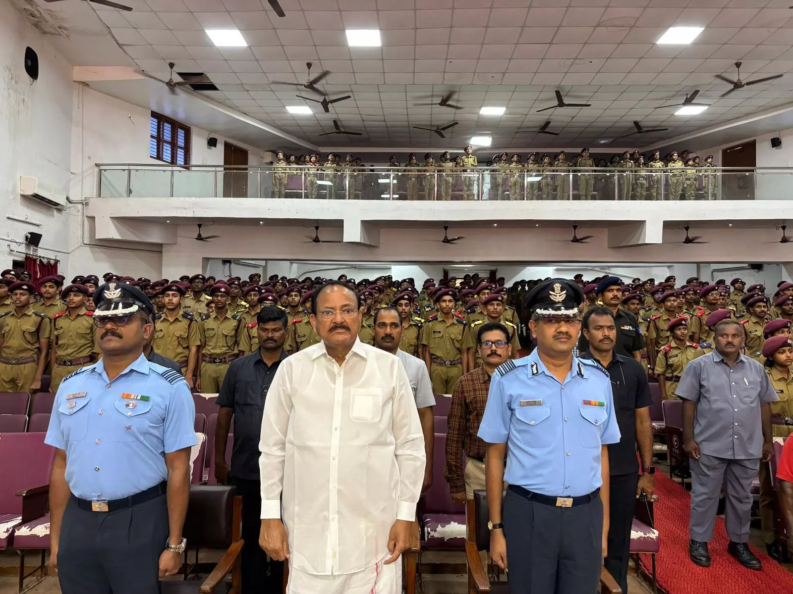 విద్యార్థుల దేశ భక్తి ఆనందాన్ని కలిగించింది