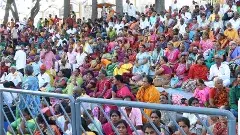 తిరుమల గరుడ సేవకి భారీగా రద్దీ