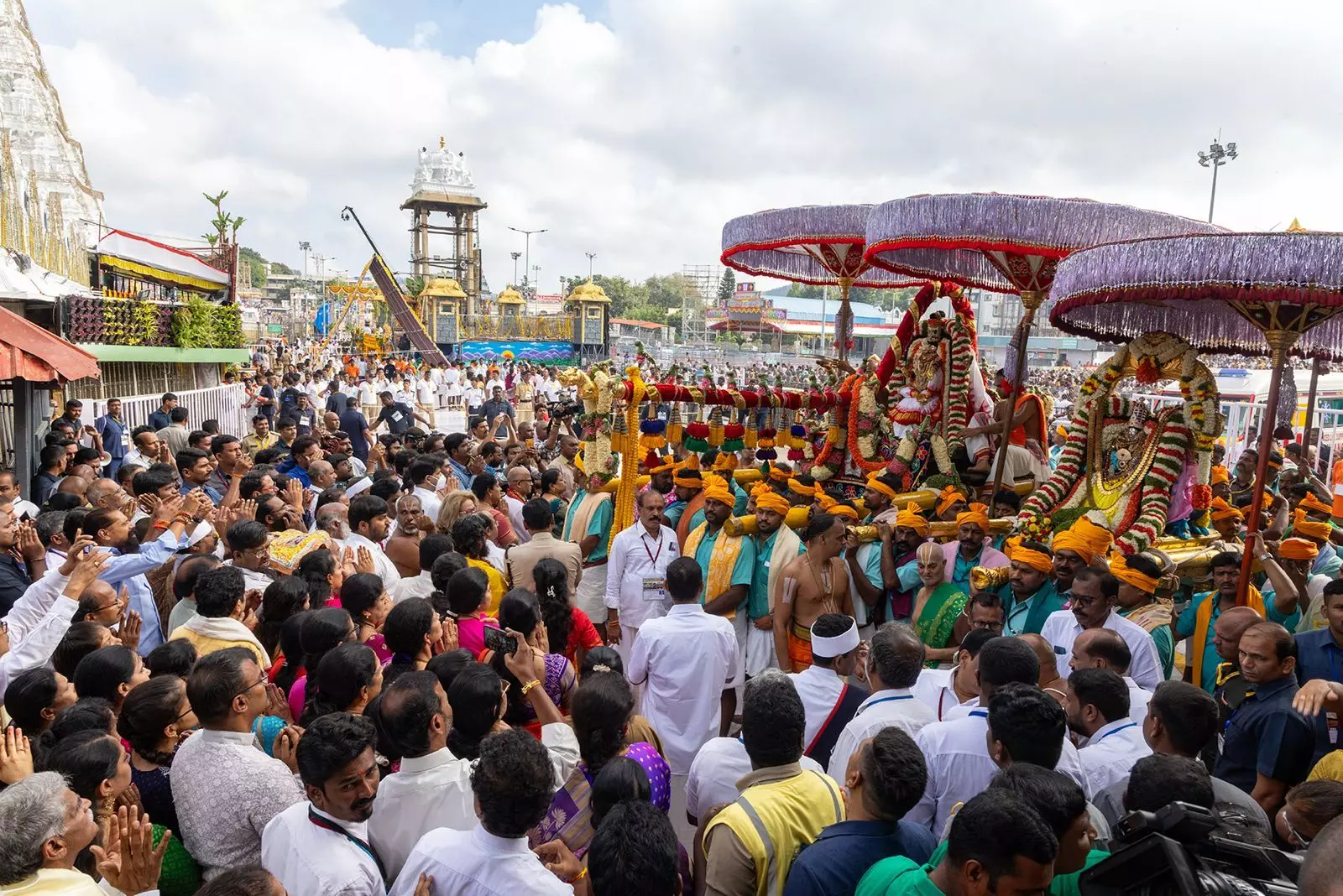 తిరుమల : ఆ.. విగ్రహాలు ఎక్కడే ఎందుకు ఉన్నాయో తెలుసా?