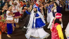 గార్భా నృత్యాలు మతం రంగు పులుముకుంటున్నాయా ?