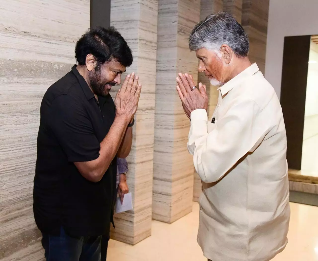 ఏపీ ముఖ్యమంత్రి సహాయ నిధికి చిరంజీవి కోటి విరాళం