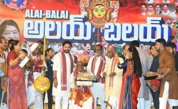 అలయ్ బలయ్ లో అందరినీ ఏకంచేసిన దత్తన్న