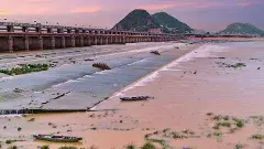 ప్రకాశం బ్యారేజీకి మళ్లీ వరద తాకిడి