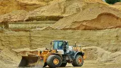 చంద్రబాబు కొంప ముంచేది ఉచిత ఇసుకా?  నేతల చేతివాటమా?